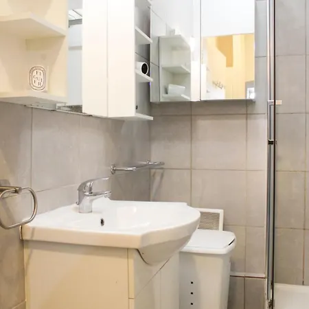 Charming For 4 People In 15 Lägenhet Paris